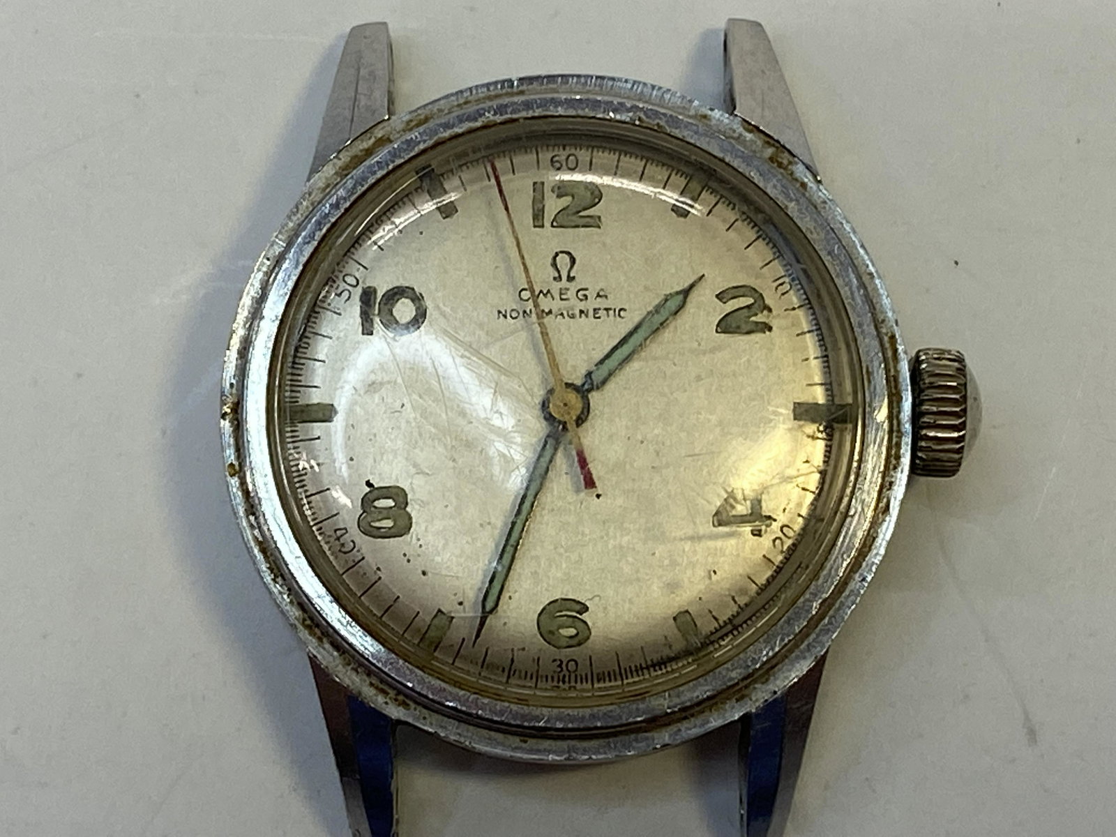 VINTAGE OMEGA REF. 2300/3 WIND-UP MENS WATCH (1 of 4)