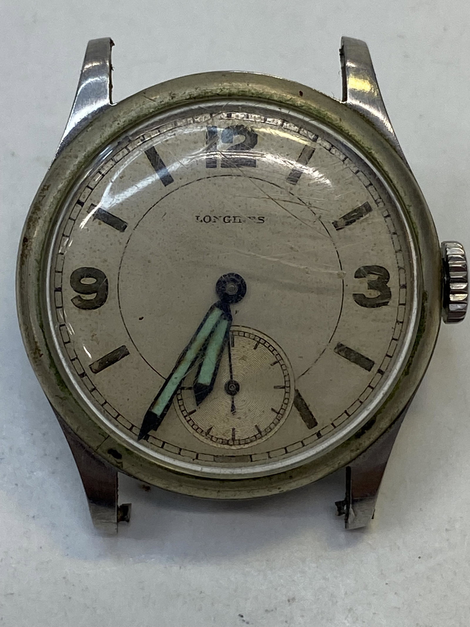 VINTAGE LONGINES WIND-UP MENS WATCH: VINTAGE LONGINES WIND-UP MENS WATCH CONDITION: PRE-OWNED / DOESN'T RUN DIAMETER: 30 mm *We can't garantee that the watch keeps accurate time, it wasn't tested long enough* SHIPPING FEE CANADA 15.00$ U