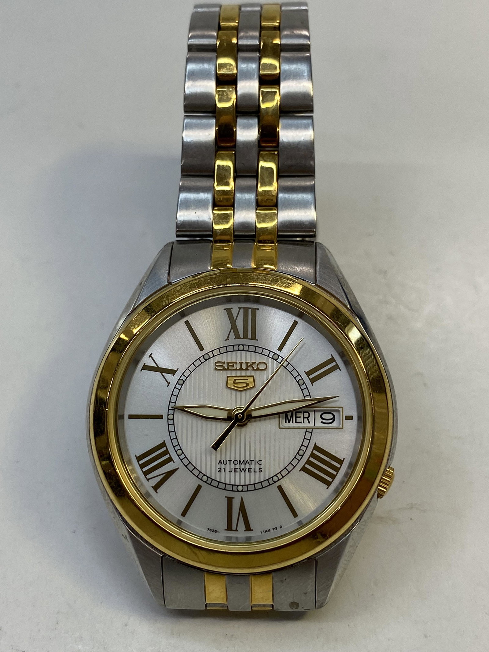 SEIKO 7S26-03V0 AUTOMATIC MENS WATCH: SEIKO 7S26-03V0 AUTOMATIC MENS WATCH CONDITION: PRE-OWNED / RUN DIAMETER: 38 mm *We can't garantee that the watch keeps accurate time, it wasn't tested long enough* SHIPPING FEE CANADA 15.00$ USA 20.0