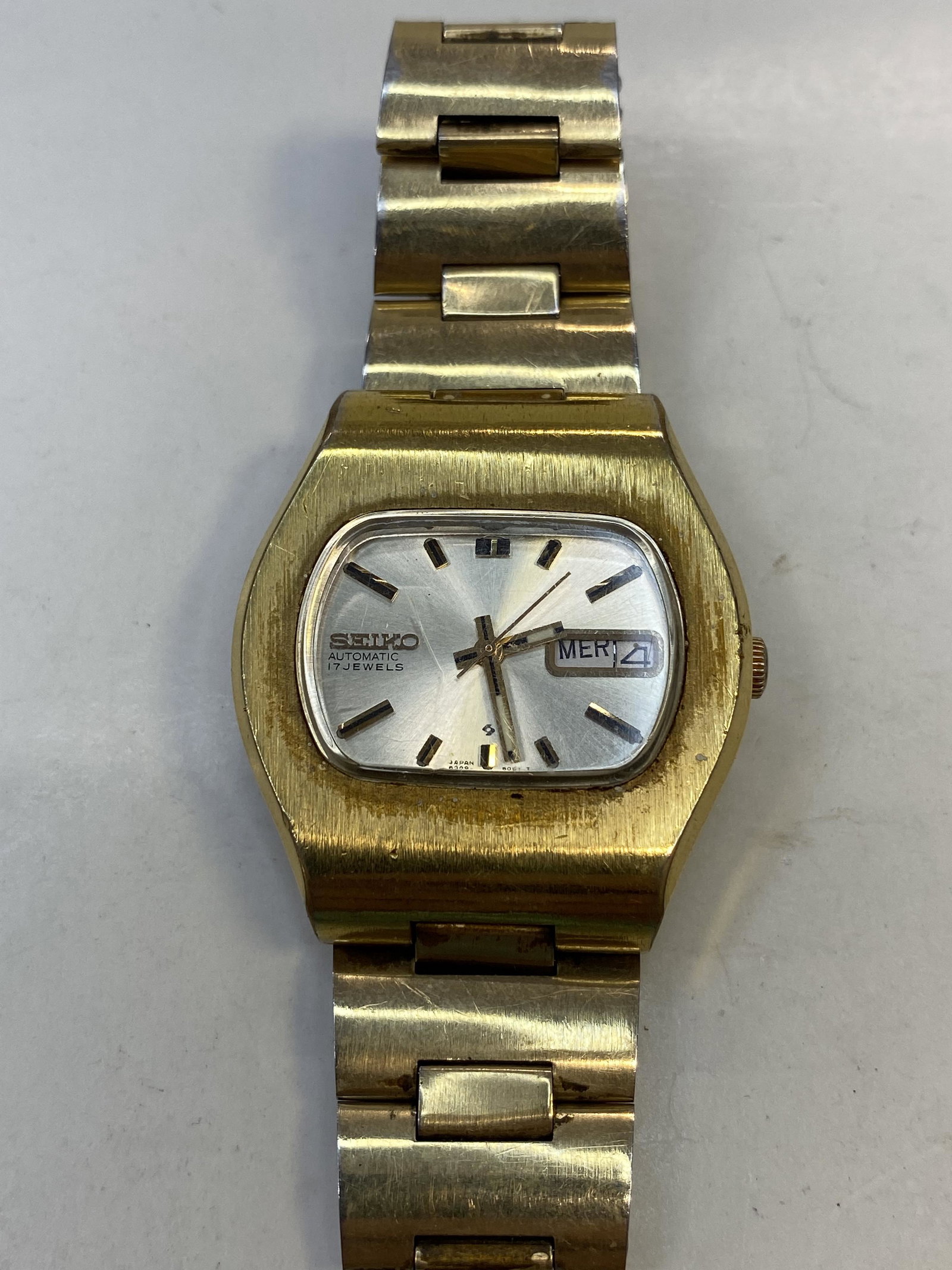 VINTAGE SEIKO 6309-5059 GOLD FILLED AUTOMATIC MENS WATCH: VINTAGE SEIKO 6309-5059 GOLD FILLED AUTOMATIC MENS WATCH CONDITION: PRE-OWNED / RUN DIAMETER: 37 mm *We can't garantee that the watch keeps accurate time, it wasn't tested long enough* SHIPPING FEE CA