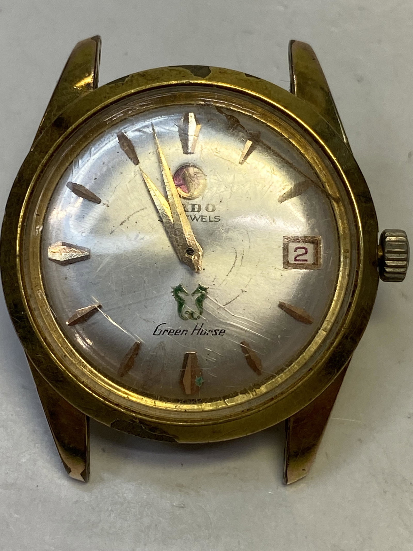 VINTAGE RADO GREEN HORSE GOLD FILLED AUTOMATIC MENS WATCH: VINTAGE RADO GREEN HORSE GOLD FILLED AUTOMATIC MENS WATCH CONDITION: PRE-OWNED / DOESN'T RUN DIAMETER: 35 mm *We can't garantee that the watch keeps accurate time, it wasn't tested long enough* SHIPPI