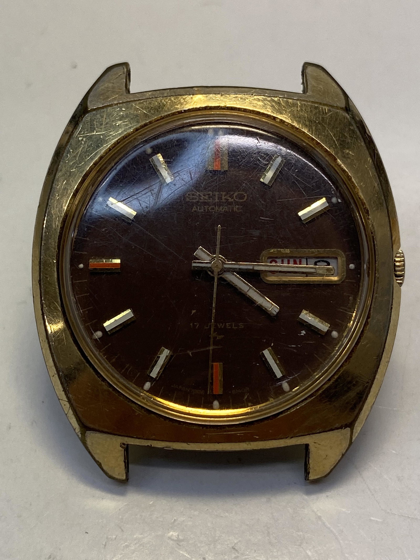 VINTAGE SEIKO 7006-8059 GOLD FILLED AUTOMATIC MENS WATCH: VINTAGE SEIKO 7006-8059 GOLD FILLED AUTOMATIC MENS WATCH CONDITION: PRE-OWNED / DOESN'T RUN DIAMETER: 37 mm *We can't garantee that the watch keeps accurate time, it wasn't tested long enough* SHIPPIN