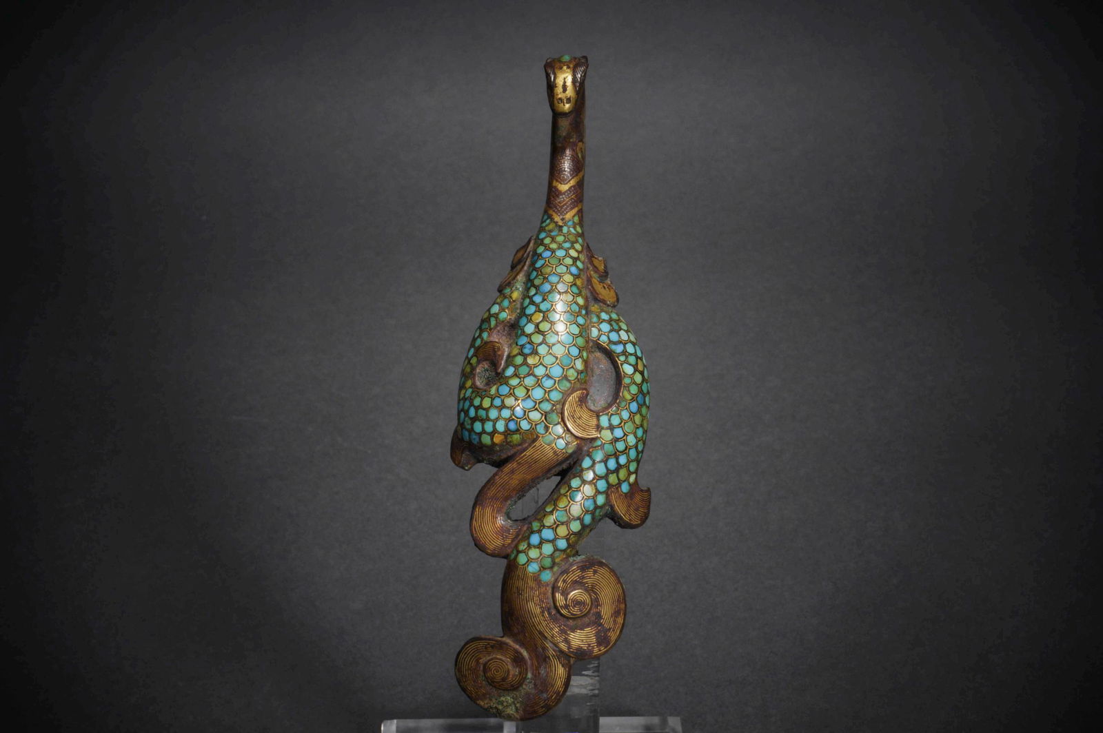 Han Dynasty silver inlaid turquoise belt hook inlaid with gold (1 of 10)