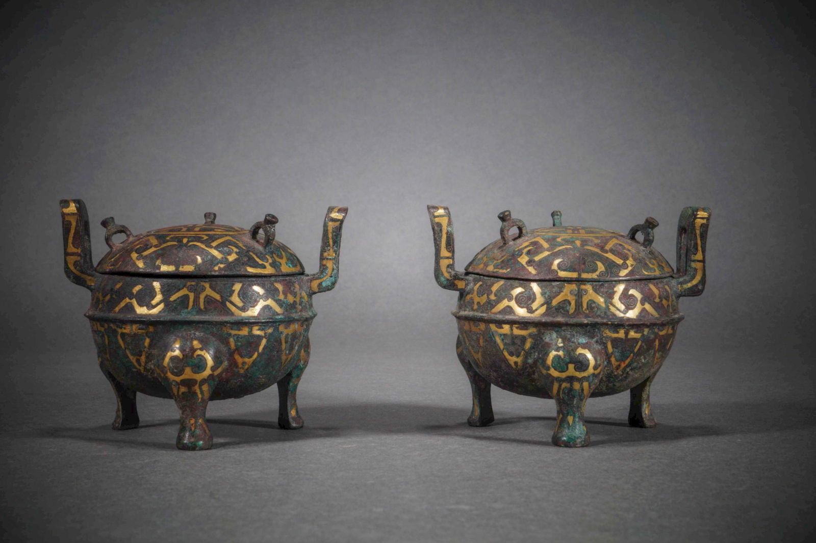 Han Dynasty Gold inlaid silver tripod (1 of 6)