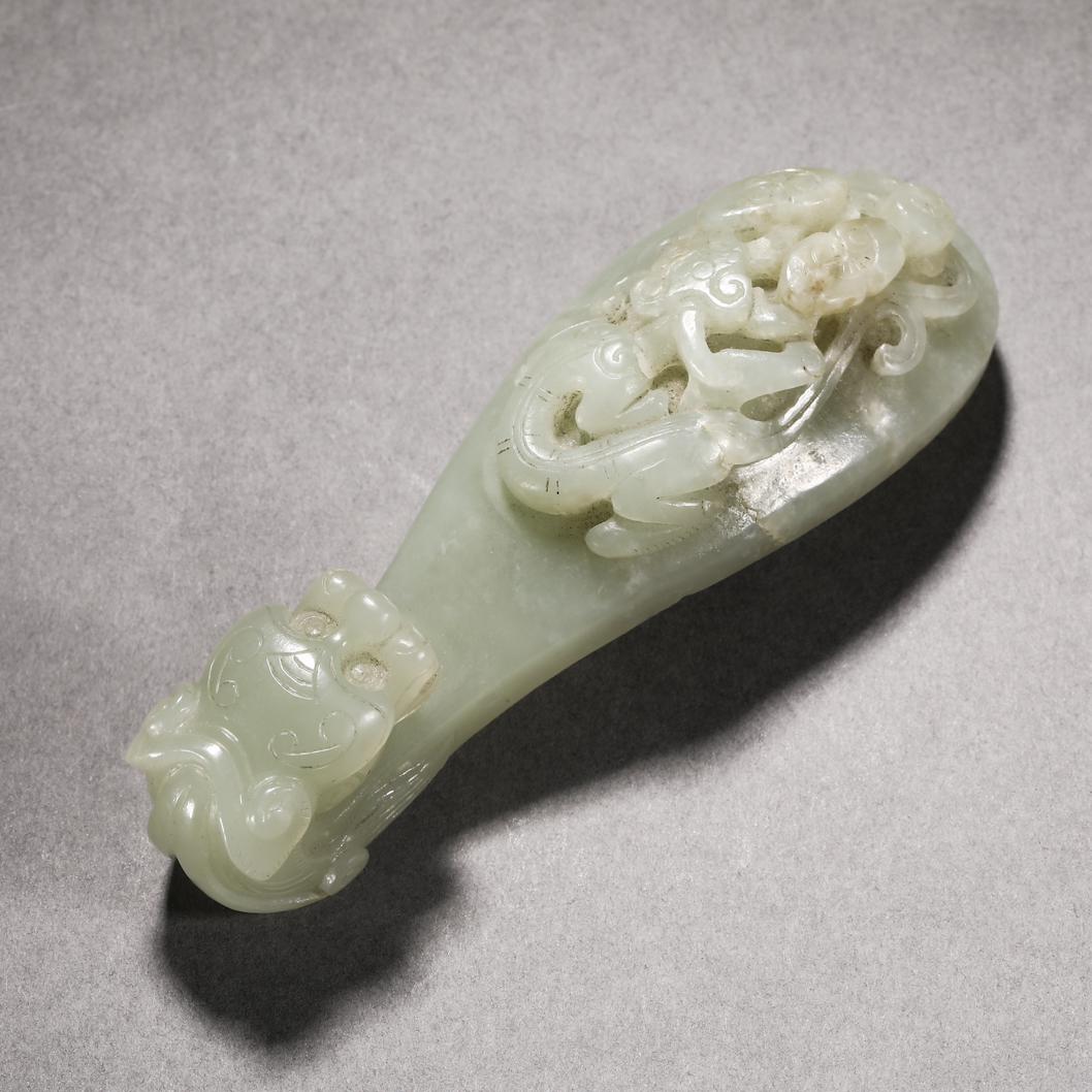 Qing Dynasty Hetian jade animal head buckle (1 of 8)