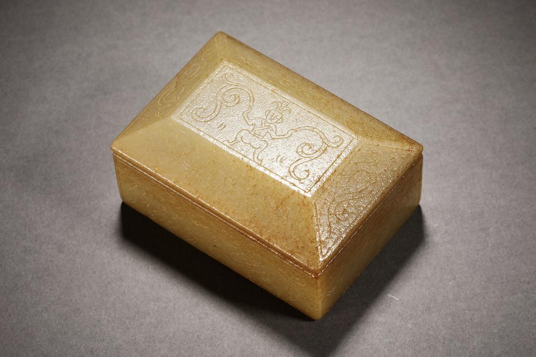 Han Dynasty Hetian Jade Dragon Pattern Box (1 of 8)