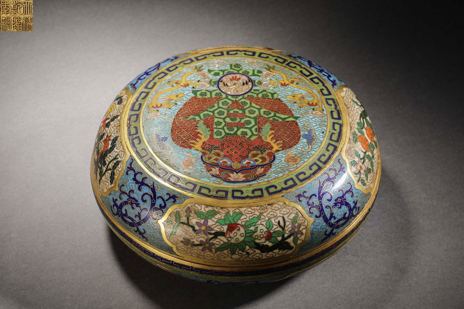 Qing dynasty cloisonne animal pattern lid box (1 of 13)