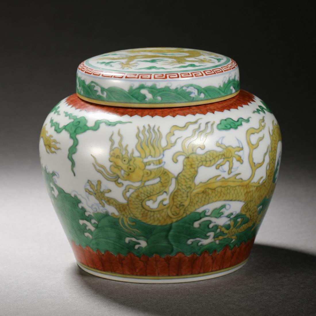 Ming Dynasty colorful carving dragon pattern jar (1 of 12)