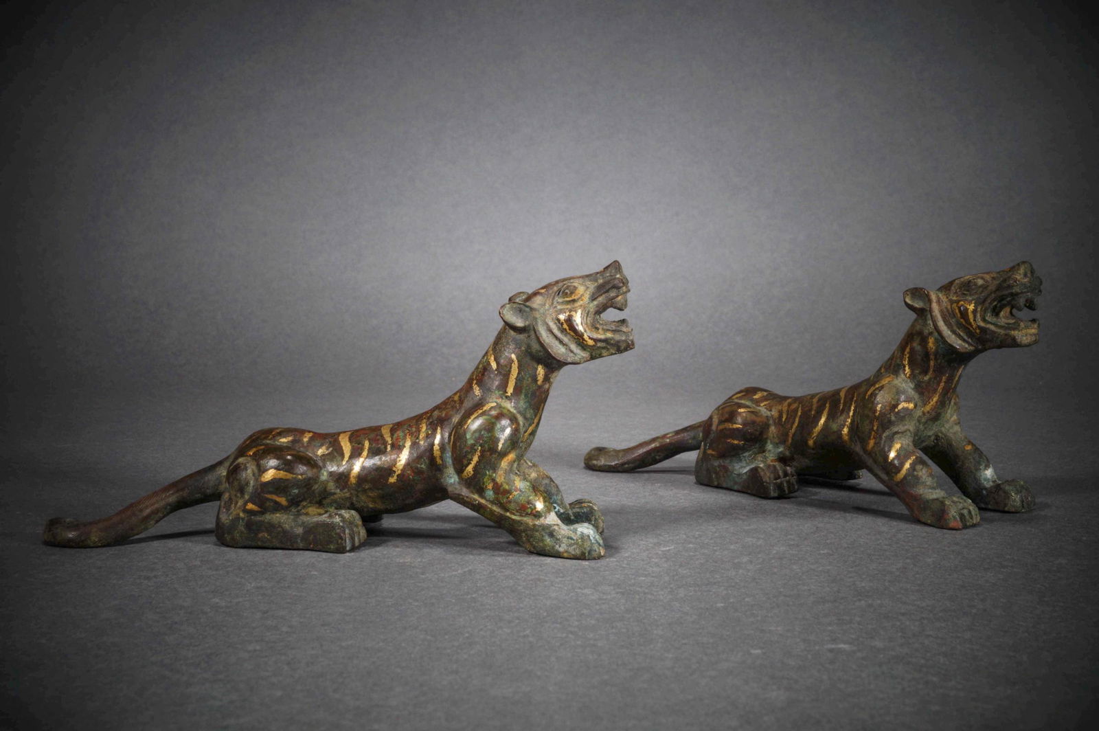 Han Dynasty silver tiger inlaid with gold (1 of 6)