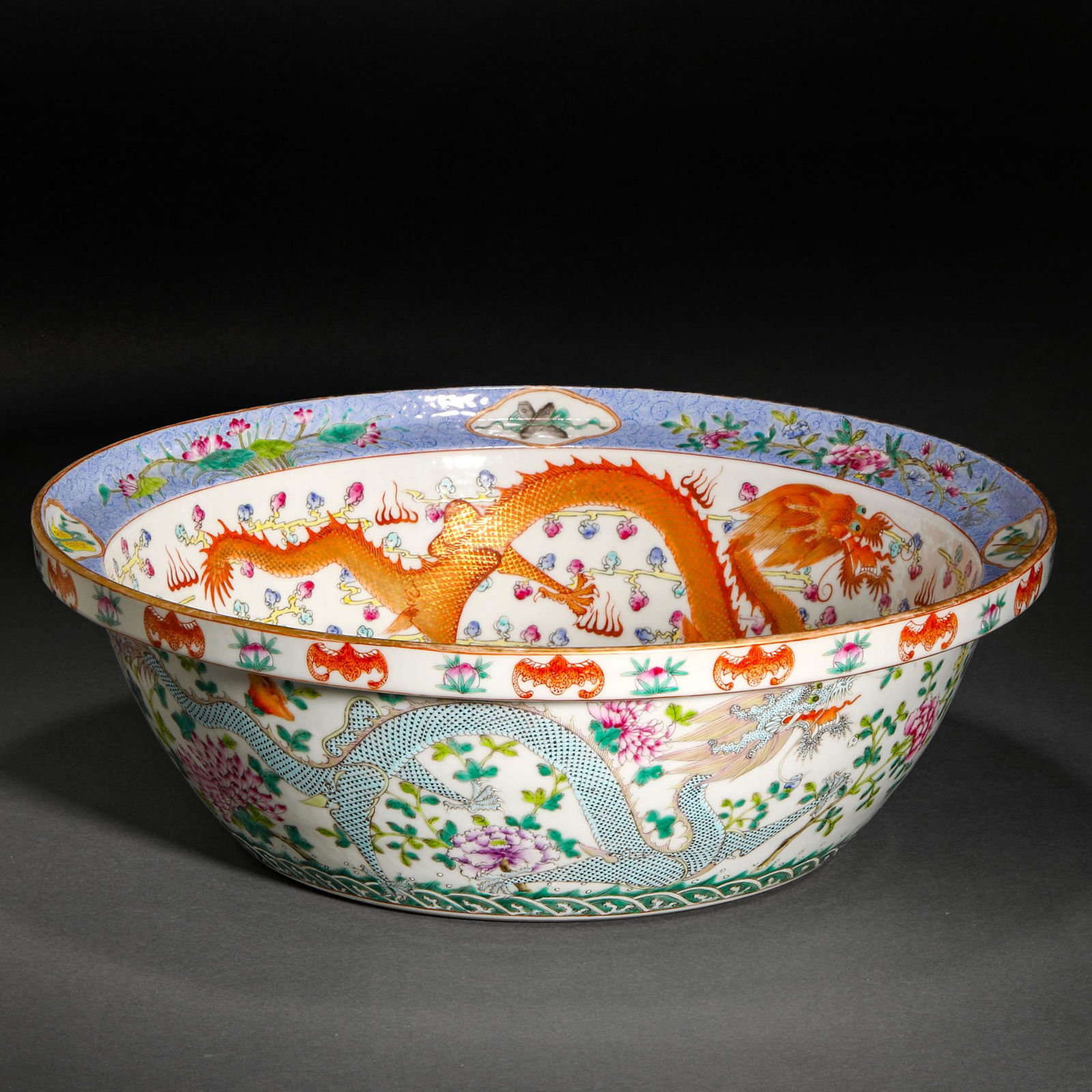 Qing Dynasty,Famille Rose Dragon Pattern Basin (1 of 13)