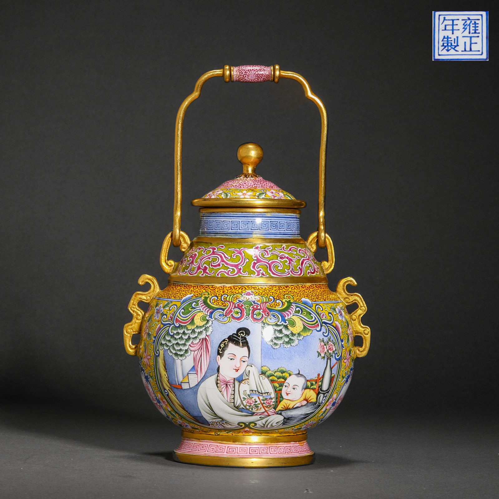 Qing Dynasty,Painted Enamel Character Lifting Beam Bottle (1 of 12)