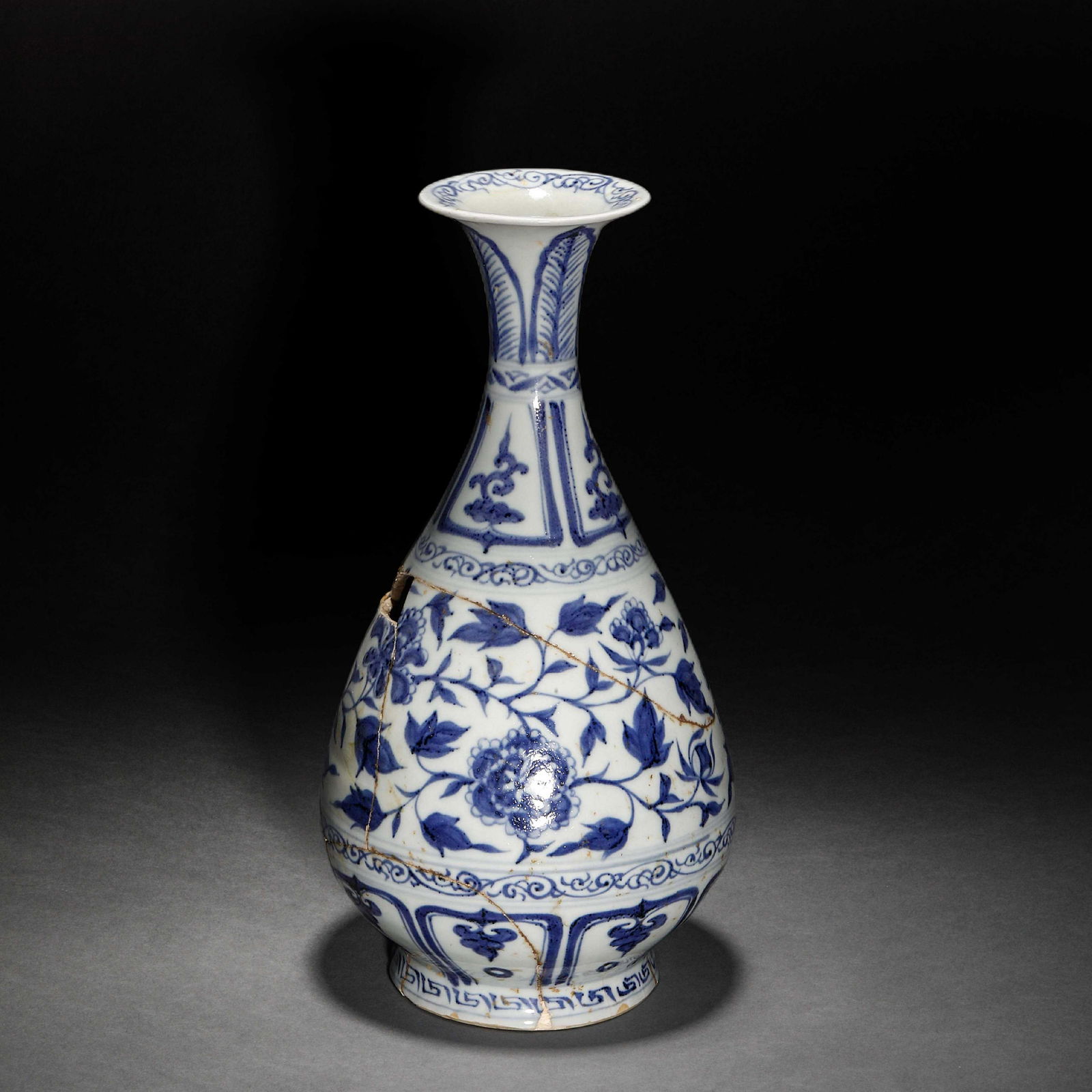 Yuan Dynasty, Blue and White Flower Jade Pot Spring Bottle (1 of 13)