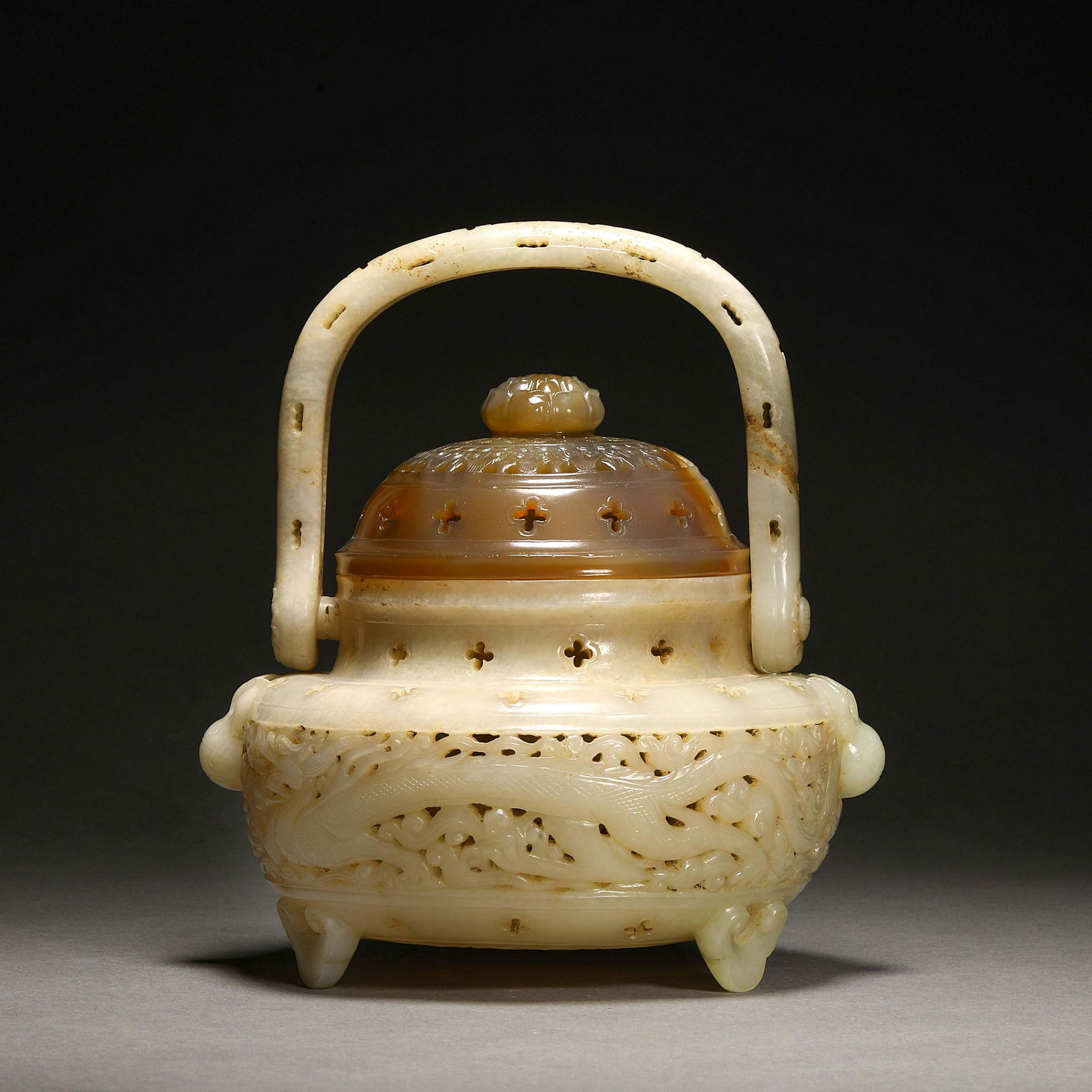 Tang Dynasty, Hetian Jade Dragon Pattern Lifting Beam Furnace (1 of 13)