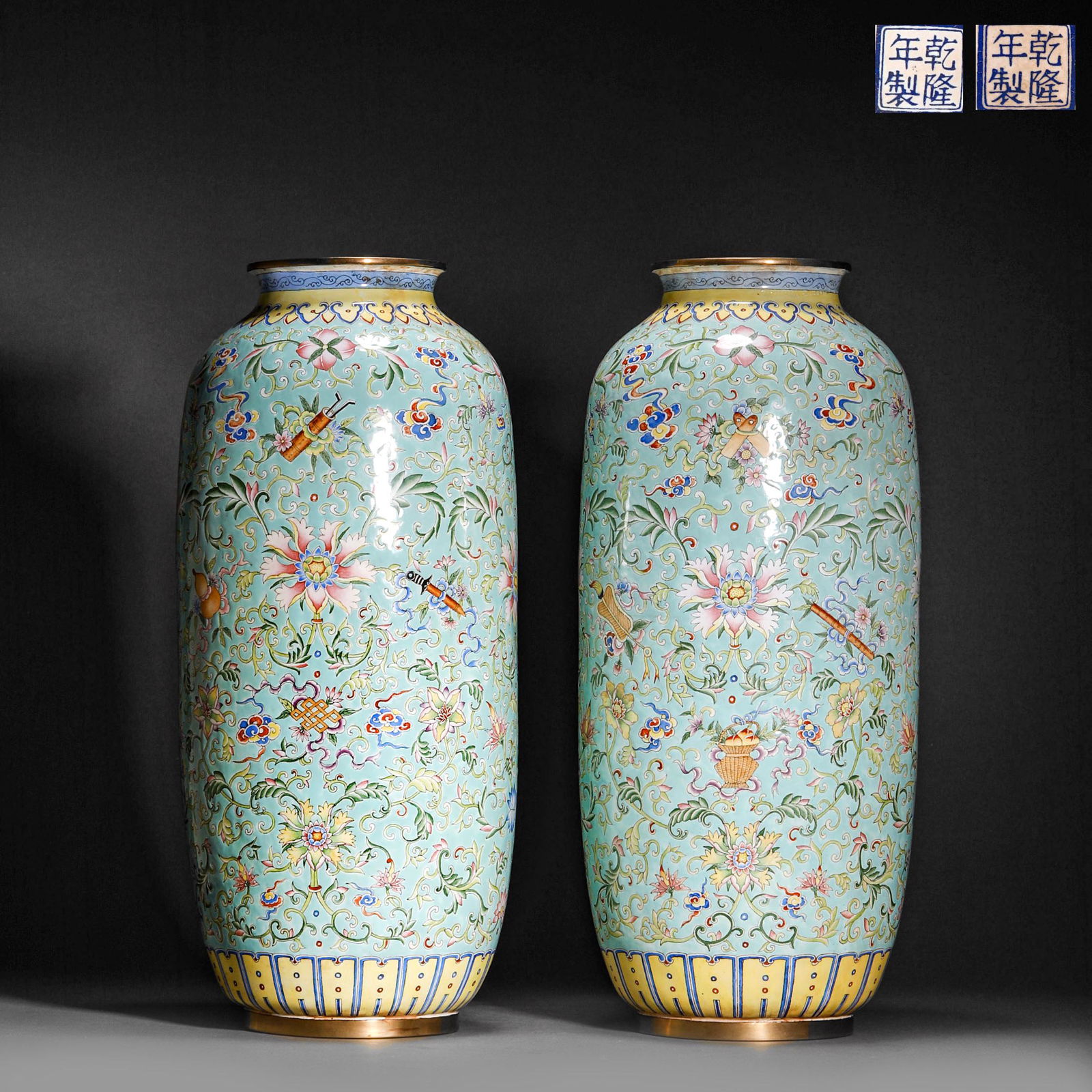 Qing Dynasty,Painted Enamel Flower Appreciation Bottle (a Pair) (1 of 15)