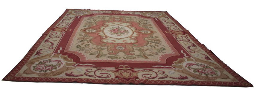 Tapestry China 362 x 273 cm: Aubusson petit point in wool, hand-woven with a central medallion and floral borders. Imported in the 80's. Sold with its certificate of authenticity. The rug is professionally cleaned. Can be