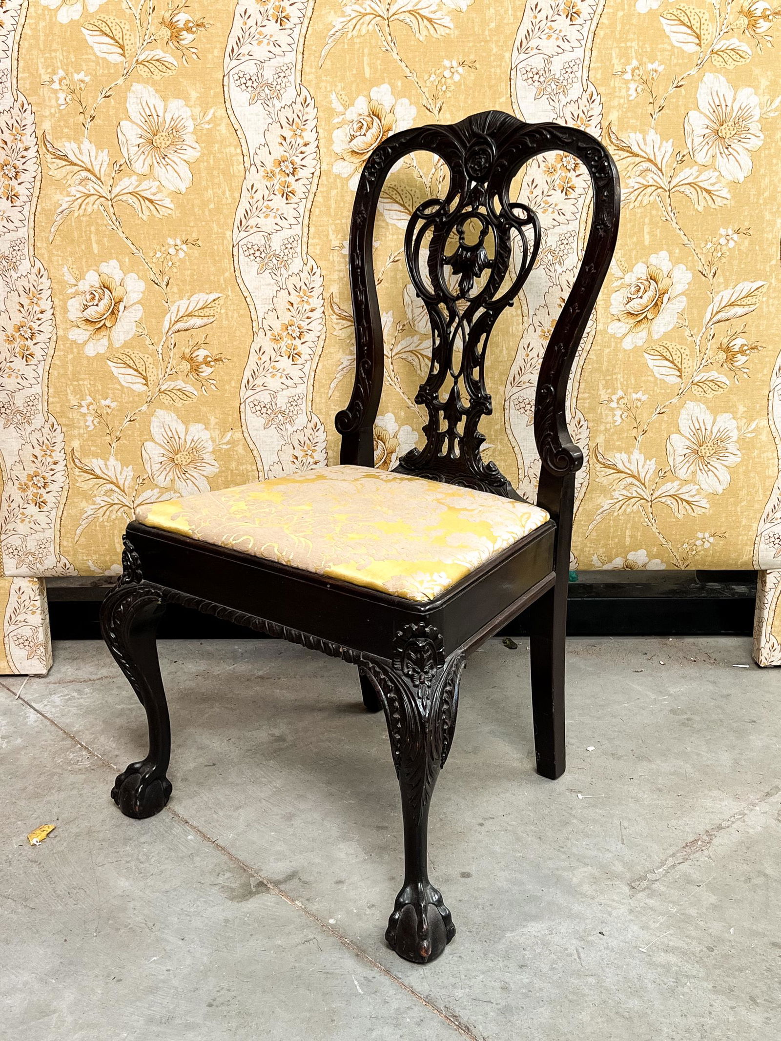 Carved Queen Anne Style Dining Side Chair: A carved Queen Anne style dining side chair having carved back splat and legs with yellow fabric upholstered seat.