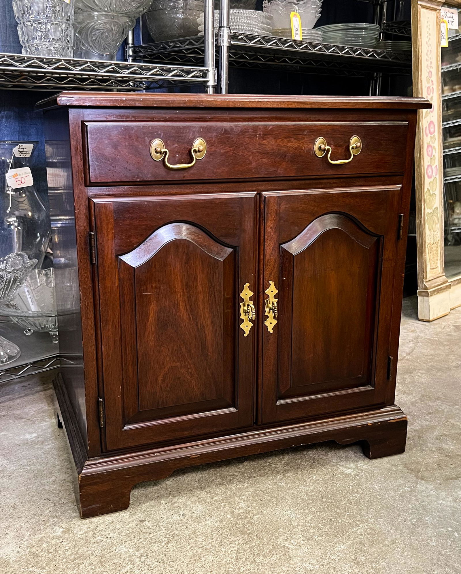 Henkel Harris Virginia Galleries Mahogany Side Table (1 of 5)