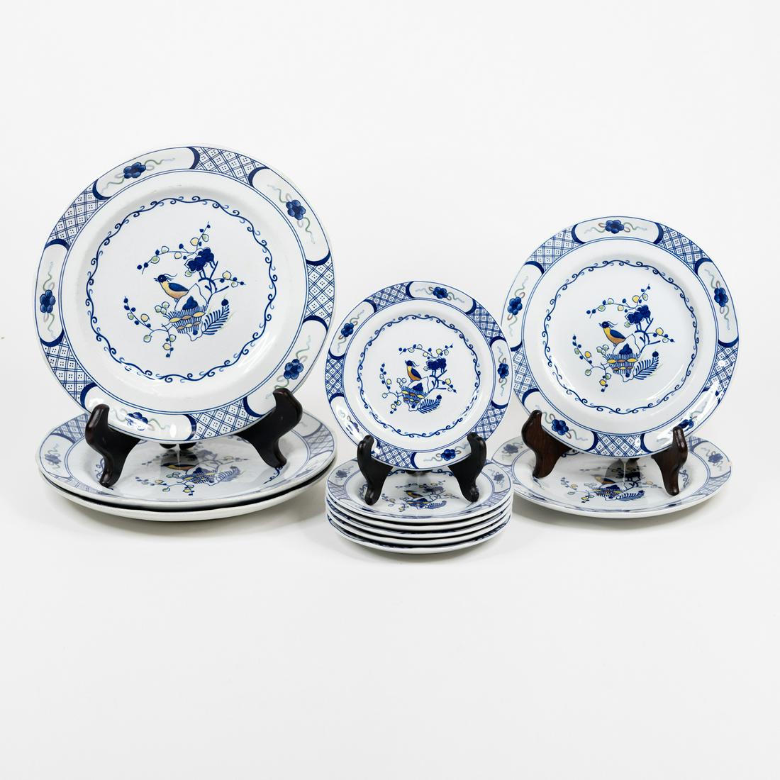 (11) Wedgewood Georgetown 'Volendam' Plates: A set of 11 Wedgwood plates from their Georgetown Collection in the 'Volendam' pattern featuring a bird and floral motif including 3 dinner plates, 2 salad plates, 6 side plates.