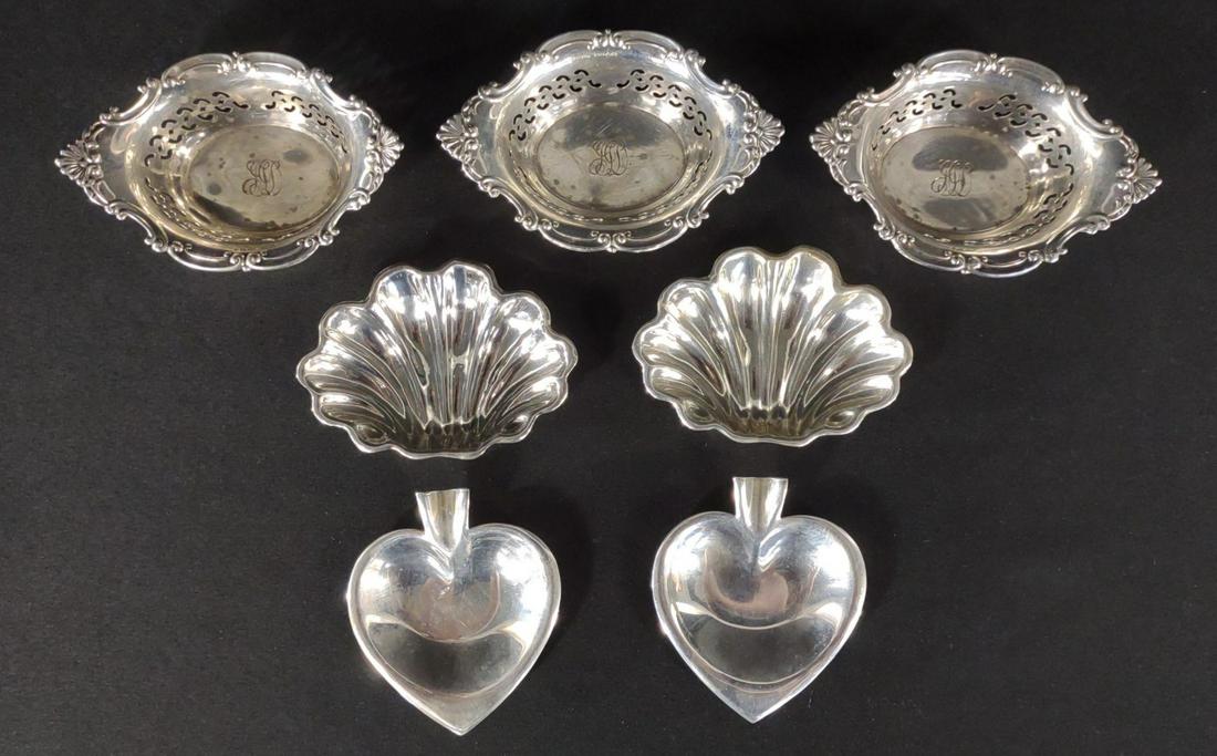 7 Sterling Silver Ashtrays: 5.14 troy ounces total weight. Includes a pair of spade Reed & Barton sterling silver ashtrays, a pair of sterling scallop ashtrays, and a set of 3 reticulated ashtrays / bowls. All are marked "Sterli