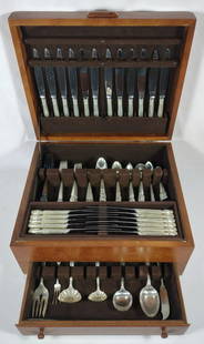 (105 pc) Duke of Windsor Sterling Silver Set: Total weight (includes stainless knives w/ sterling handles): 134.17 troy oz (4173 grams). 105 pieces total. 23 pieces are stainless steel knives with sterling handles. Pattern is Duke of Windsor by