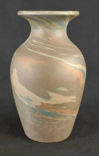 Niloak Marked 4.75" Mission Swirl Pottery Art Vase: Niloak 1st art mark present on bottom. 4.75" tall.