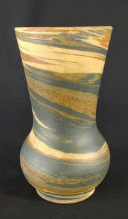 Niloak Marked 5.5" Mission Swirl Pottery Art Vase: Niloak 1st Art Mark present on underside. 5.5" tall.