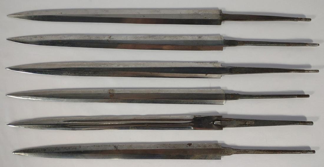 6 WWII German Dagger Blades (incl. WMW Waffen): Six German WW2 loose dagger blades. One of the blades is marked "WMW Waffen" on the ricasso. Two blades are marked on the hilt of the dagger blades, one is marked with a sideways "8", and the other is