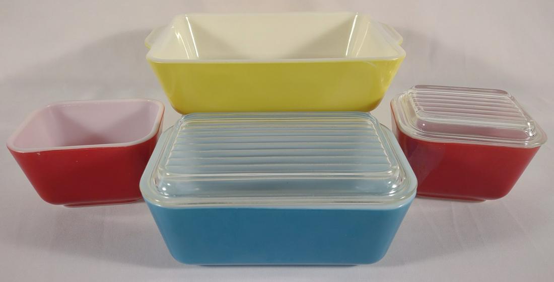 4 pc Pyrex Primary Colors Refrigerator Dishes: Includes 4 vintage primary colored Pyrex refrigerator dishes and 2 lids. Two lids are missing. All are made by Pyrex.