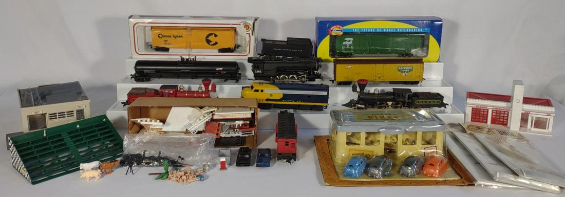 HO Scale Trains & Accessories (Pocher, Rivarossi): Includes 2 Pocher locomotive engines and tenders, 1 Rivarossi engine and car, Bachmann Chessie System car, Athearn 7060 Burlington Northern box car, buildings, and accessories. Untested.