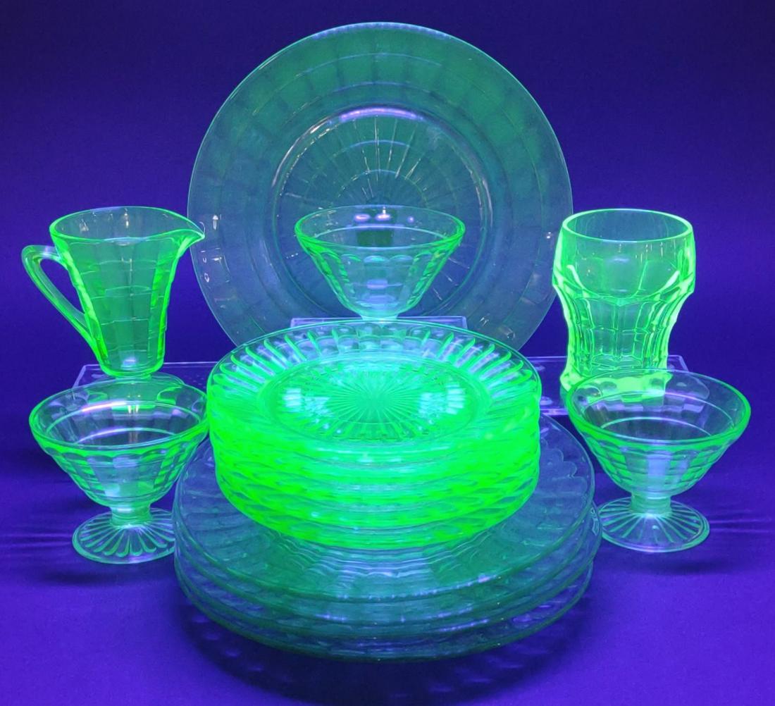 15 pc Uranium Block Optic & Colonial Glass Set (1 of 9)