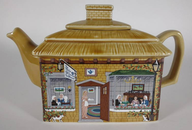 Vintage McCormick Tea House Teapot (0320) on Jan 14, 2023 Bayside