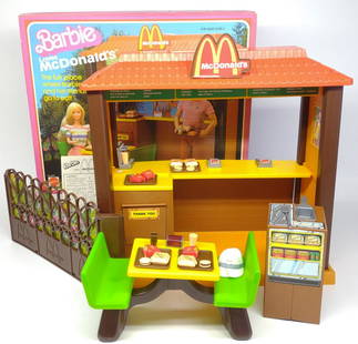 Vintage 1982 Barbie Loves McDonalds Play Set 5559: 1982 Barbie Loves McDonalds 5559 play set in box. Complete and in excellent condition. Includes box and paper instructions. Mattel.