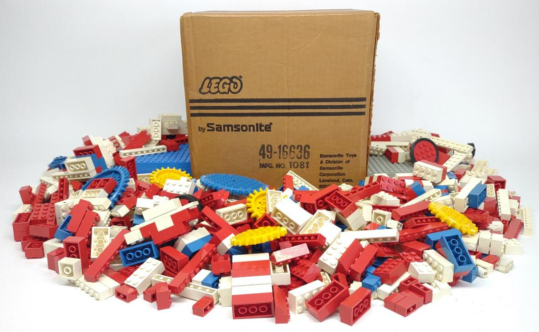 1971 Samsonite LEGO 1081 Piece Basic Set: Vintage1971 Samsonite Lego 1081 Piece Basic Set with box. Piece count is not verified.