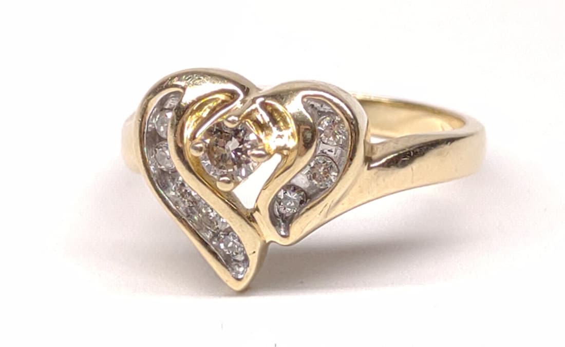 14k 0.25 CTW Diamond Heart Ring sz 6.75 (3.45g) (1 of 9)