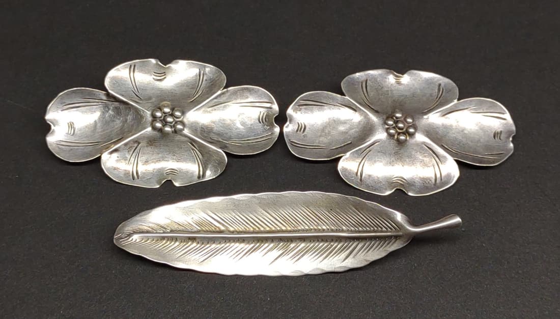 3 Stuart Nye Sterling Silver Floral Brooches (1 of 7)