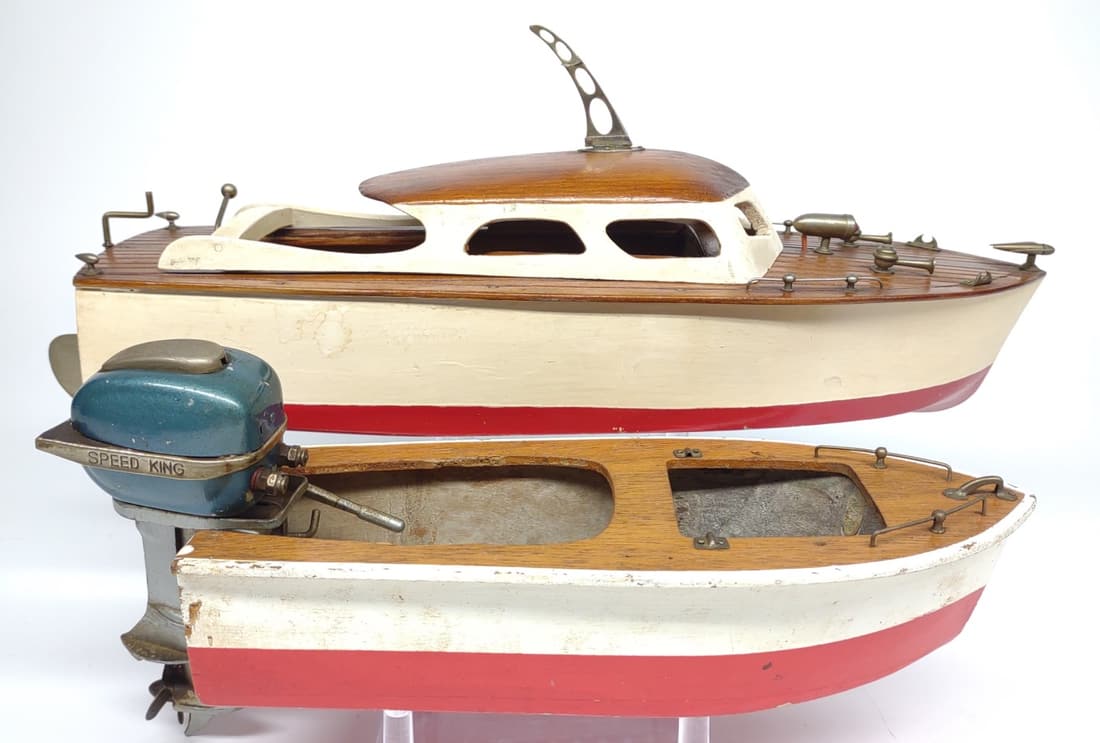 2 Vintage Battery Op. Toy Boats / Motor (untested) (1 of 11)