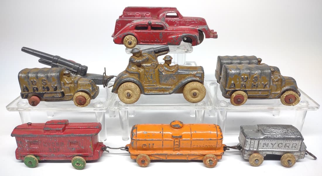 Barclay & Manoil Military Vehicles, Fire & Train (1 of 5)