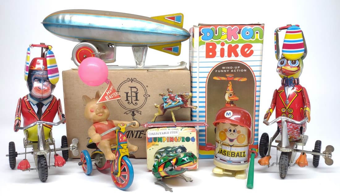 7 Chinese Wind-up Tin Toys (1 of 8)