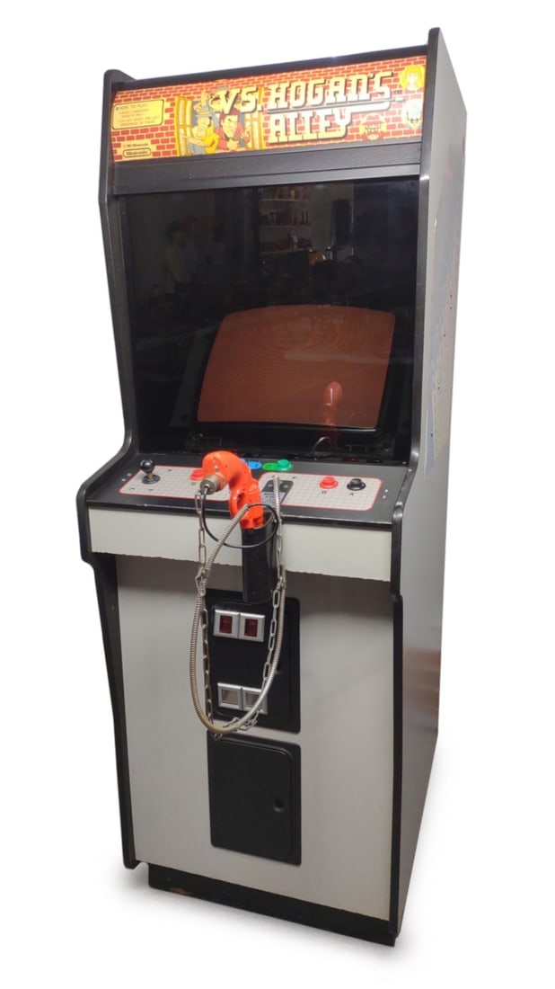 Vs Hogan's Alley Nintendo Arcade Cabinet (Read): A vintage, 1985, Nintendo Vs Hogans Alley coin operated arcade cabinet / machine. Cabinet, monitor, gun and internals are in good condition. Game does not play. Monitor turns on and shows a blank oran