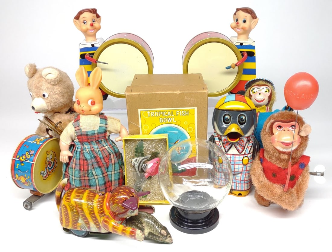 9 Japan Wind-Up Toys & Fish Bowl Toy: A group of 9 vintage japan mechanical wind up toys. Includes Japan tin litho cat and mouse, Japan crank musical penguin, Japan wind up balloon monkey, wind up walking rabbit, two daiya mechanical clow