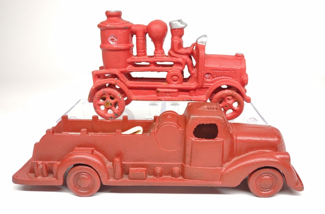 2 Vintage Cast Iron Fire Truck & Pumper Truck (1 of 12)