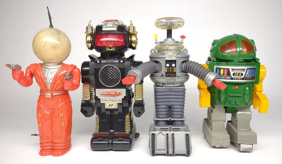 4 Vintage Robot Toys (Battery Ops & Wind-Up) (1 of 14)