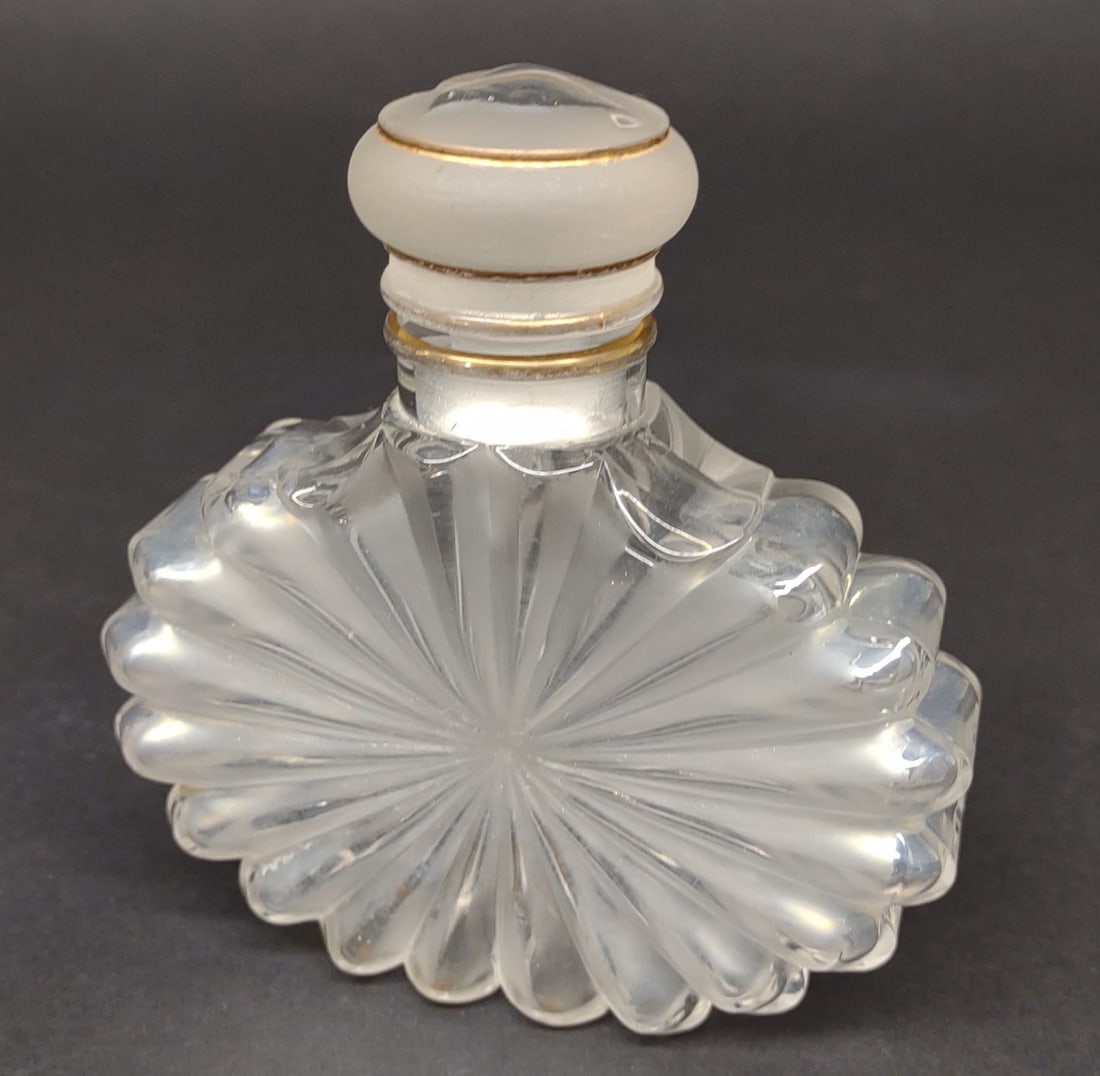 Nina Ricci Lalique Dove Perfume Bottle (1 of 10)
