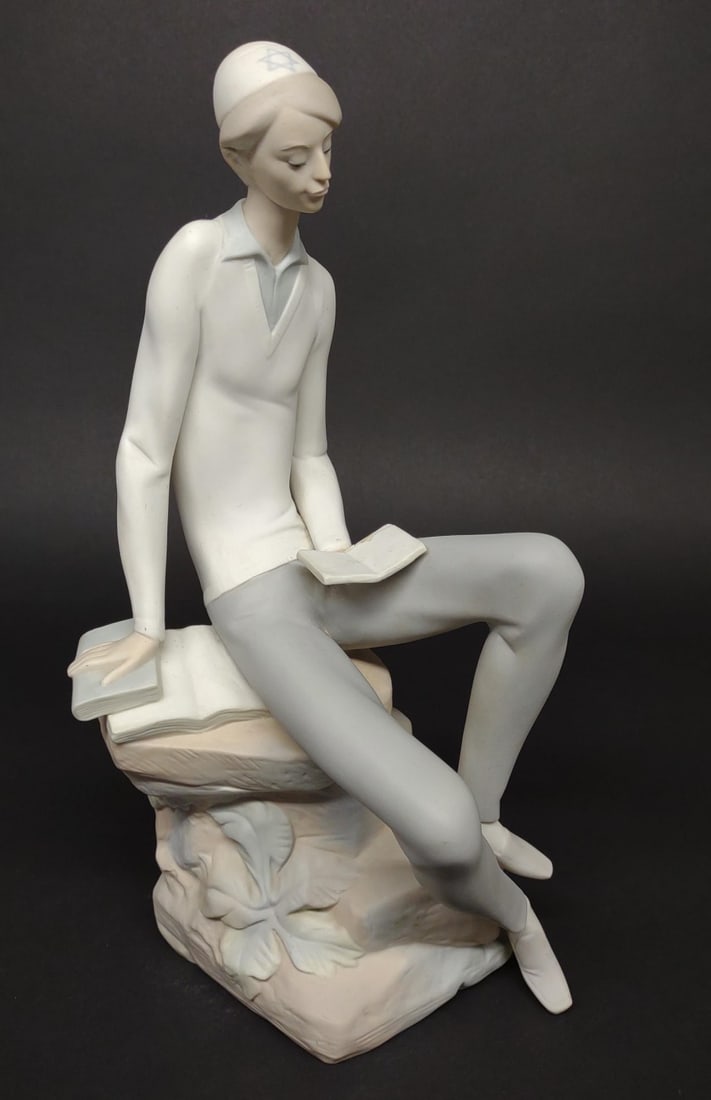 Lladro Hebrew Student #4684 Porcelain Figure (1 of 7)