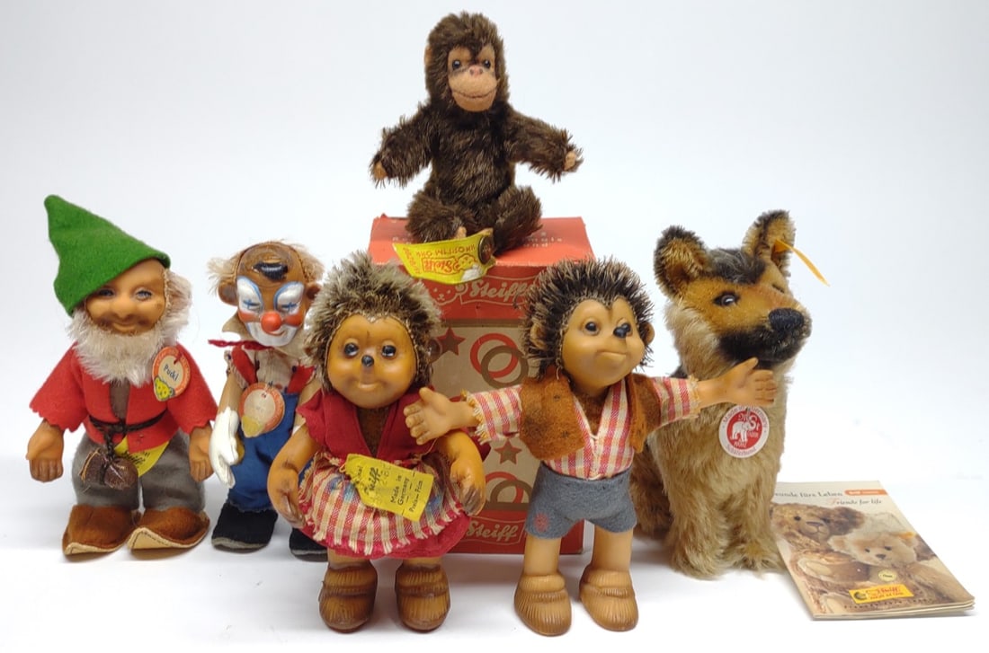 6 Vintage Steiff Miniature Figures (1 of 7)
