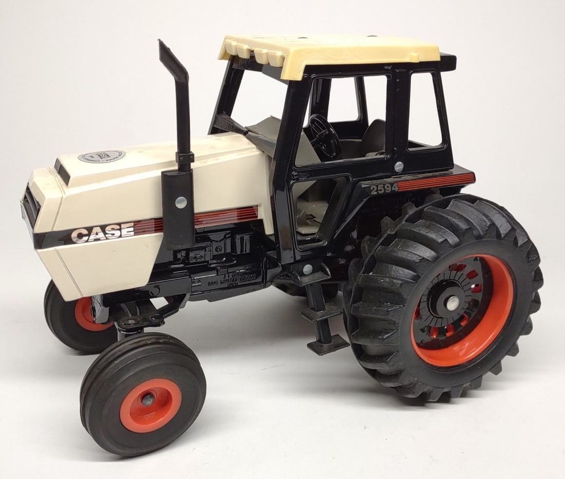 1984 Ertl JI Case 2594 1/16 Scale Tractor (1 of 9)