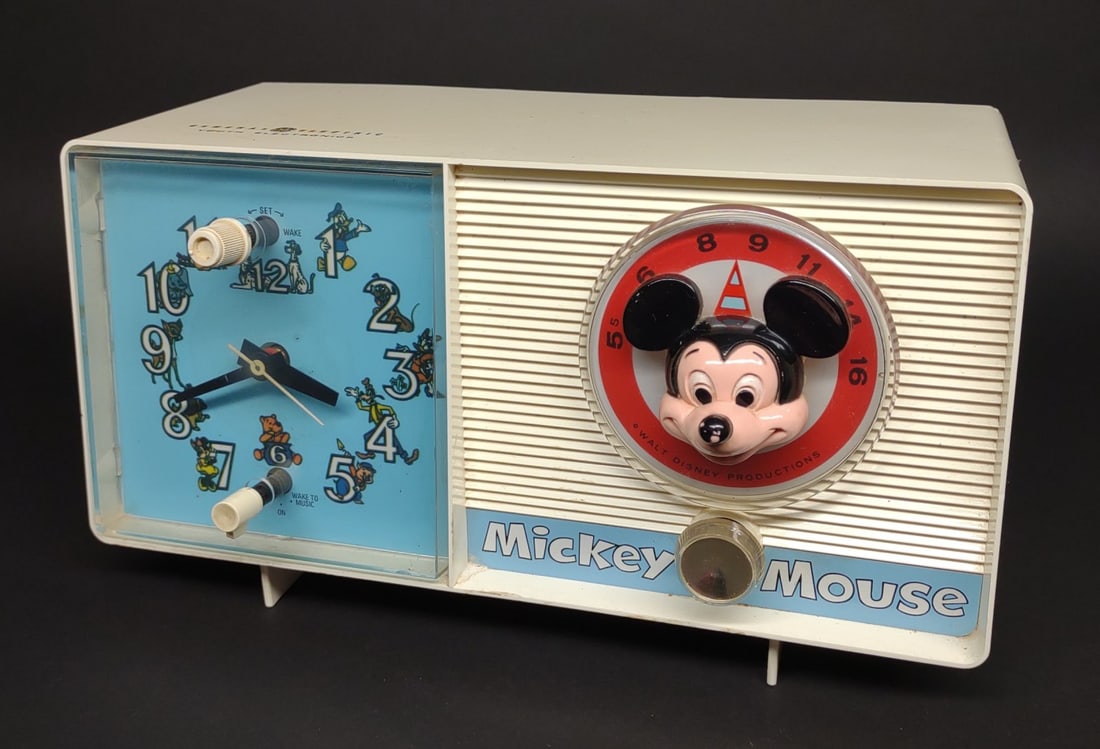 Vintage Ge Mickey Mouse Clock & Radio (works)