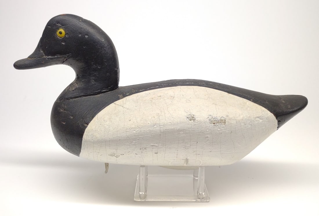Holly Family Bluebill Duck Decoy (Pre-1900) (1 of 7)
