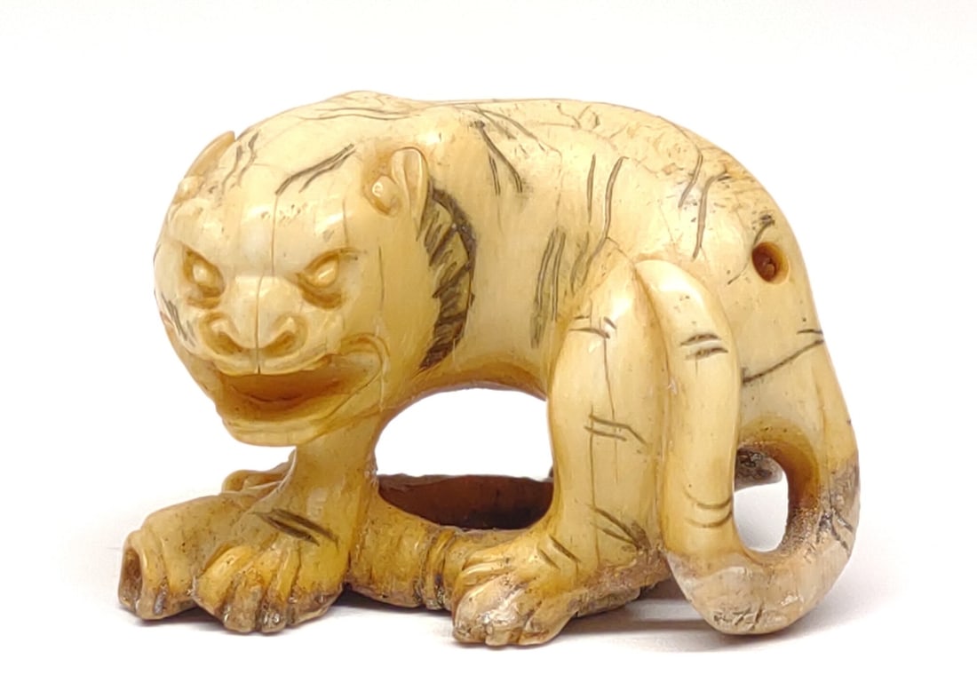 Japanese Netsuke Carved Tiger (1 of 7)