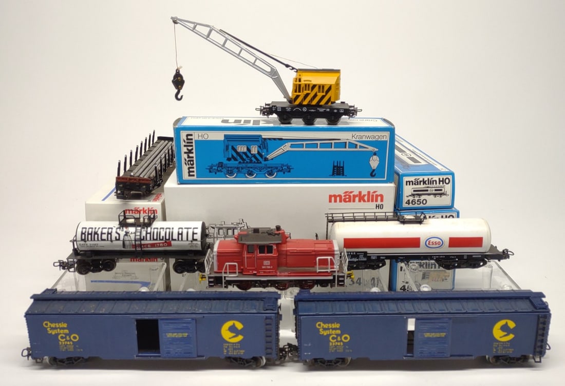 7 Marklin HO Locomotive & Trains w/ Box (1 of 12)